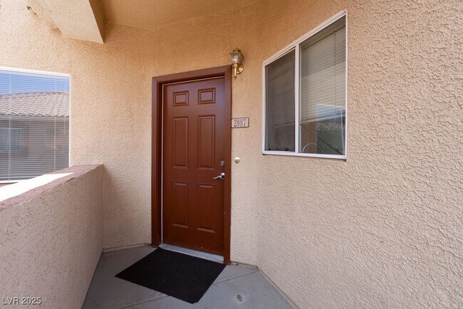 Building Photo - 1050 E Cactus Ave