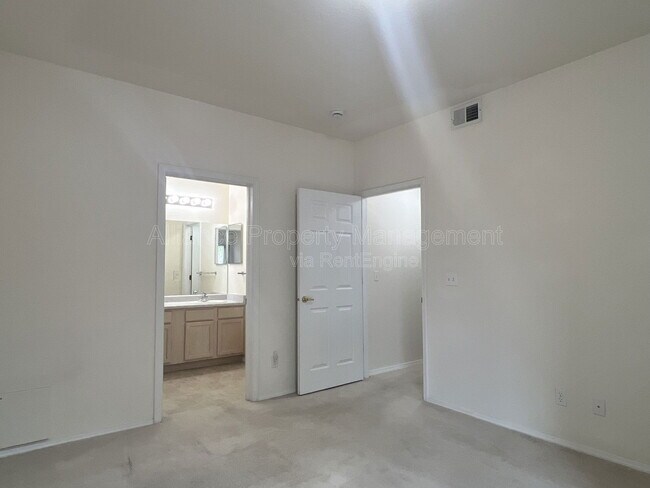 Building Photo - 3890 Strawberry Field Grove