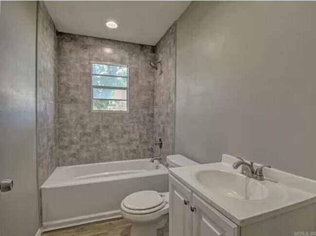 Building Photo - 106 S Grant St