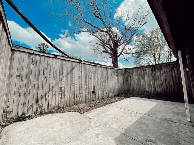Building Photo - Beautiful studio with loft apartment for r...