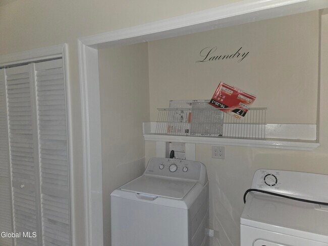 Building Photo - 29 Robin St