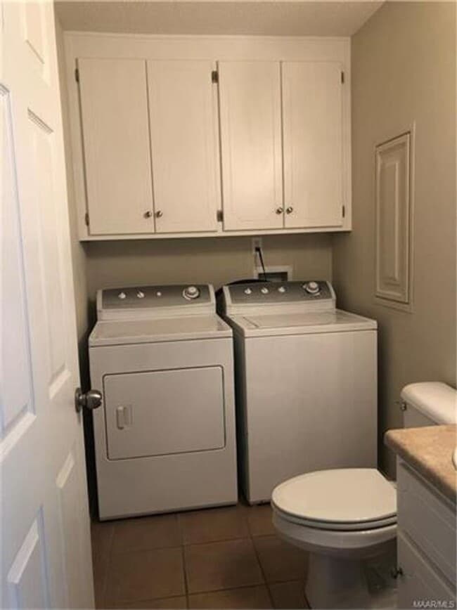 Building Photo - 207 Winthrope Ln