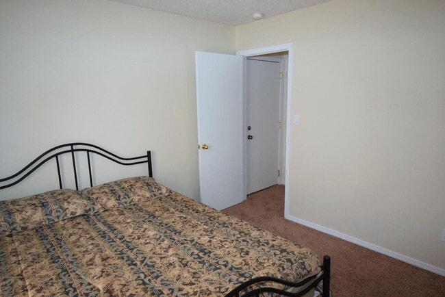 Building Photo - VISTA DEL NORTE 2 bedroom 2 bath 2/CG