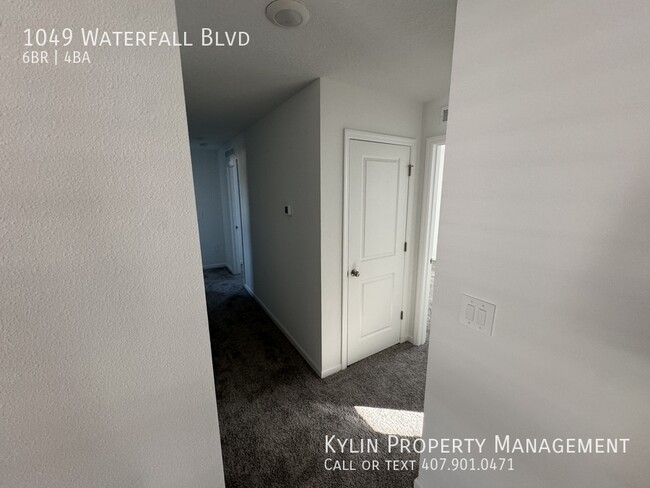 Building Photo - 1049 Waterfall Blvd