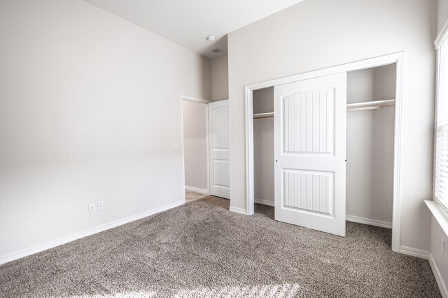 Building Photo - 14852 Mike a Mendoza Ave