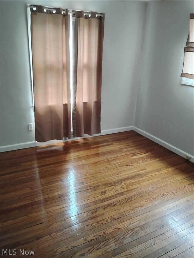 Building Photo - 3446 Hadley Ave