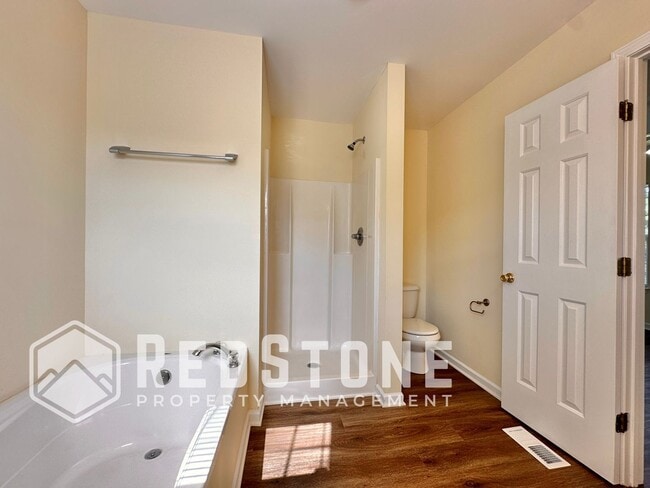 Building Photo - 812 Jennings Berry Dr