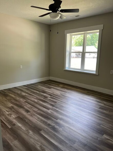 Building Photo - 468 N Locust St