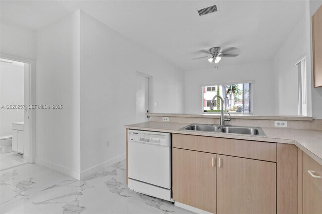 Building Photo - 10245 SW 154th Pl