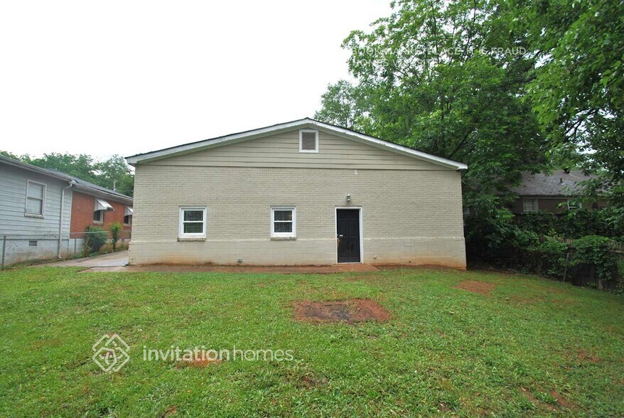 Building Photo - 692 Quillian Ave