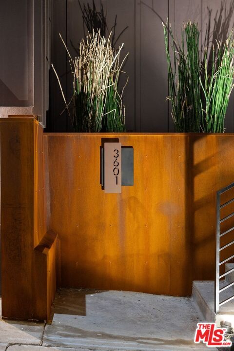 Building Photo - 3601 Dixie Canyon Ave