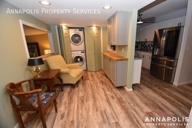 Building Photo - 16 Elm Rd