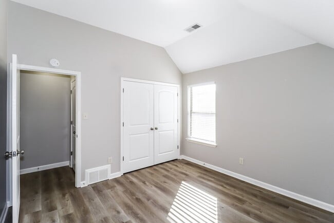 Building Photo - 295 Garden Springs Dr