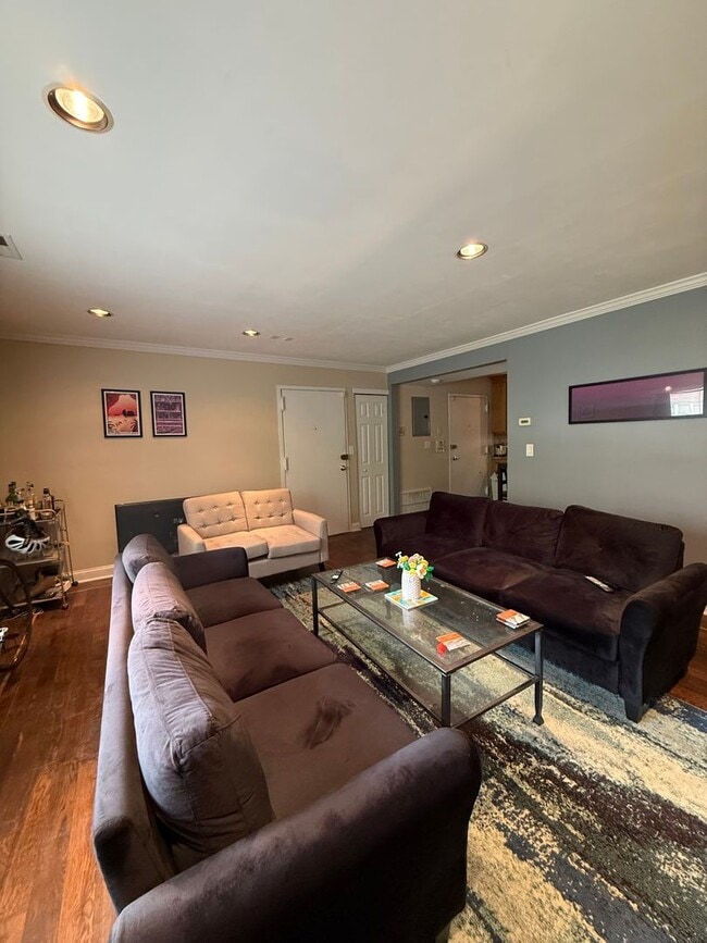 Building Photo - Spacious, Renovated Brighton / Oak Square area Condo with parking for September 1st - NO FEE