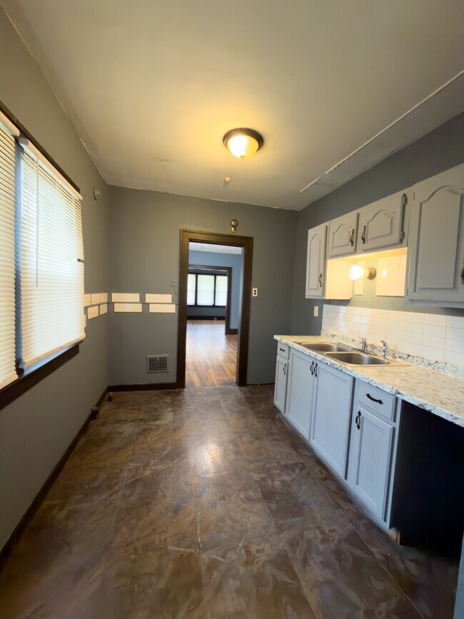 Building Photo - 2408 Monterey St