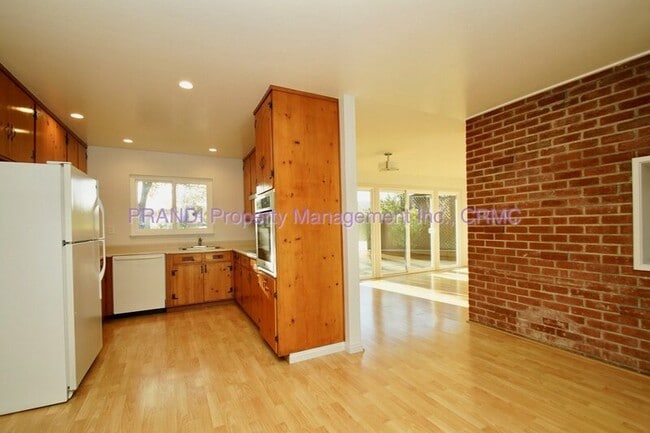 Building Photo - 525 Las Colindas Rd