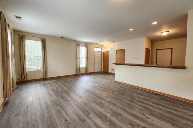 Building Photo - 263 Springbrook Trail S