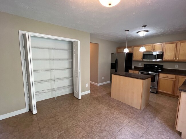 Building Photo - Stunning 4 Bed, 2.5 Bath Home in Cameron
