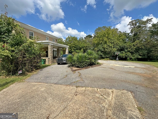 Building Photo - 1010 Oglethorpe Ave