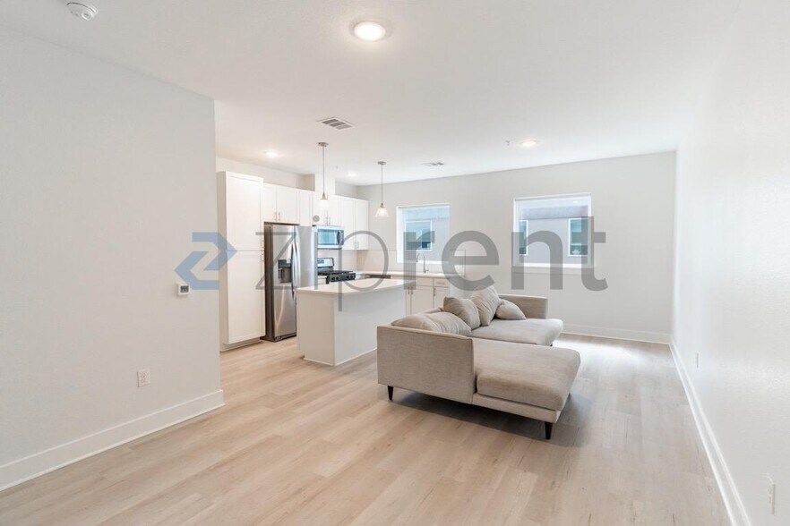 Building Photo - Unit 4104