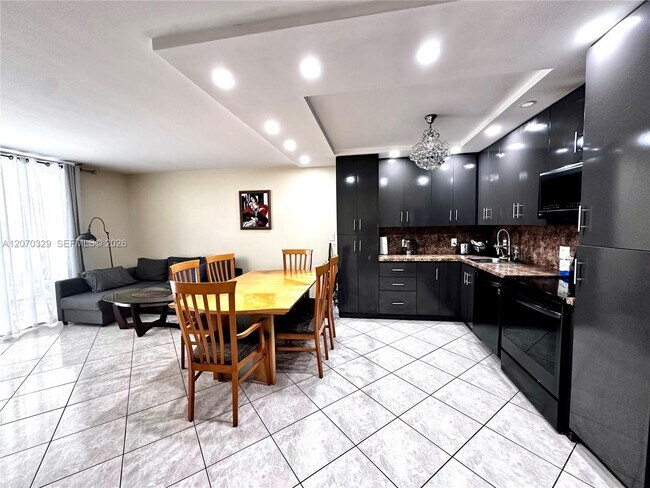 Building Photo - 1817 S Ocean Dr