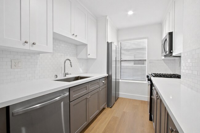 Building Photo - 11737 Courtleigh Dr