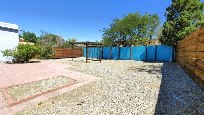 Building Photo - Complete Remodel In Highly Desirable NE Heights