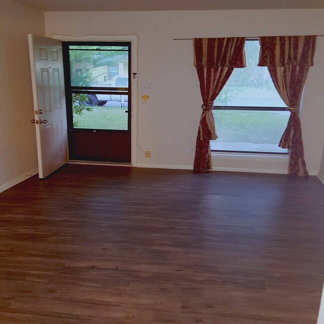 Building Photo - 7023 Greenberry Dr