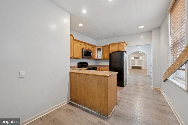 Building Photo - 5327 Greenway Ave
