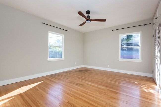 Building Photo - Charming Home in Kensington