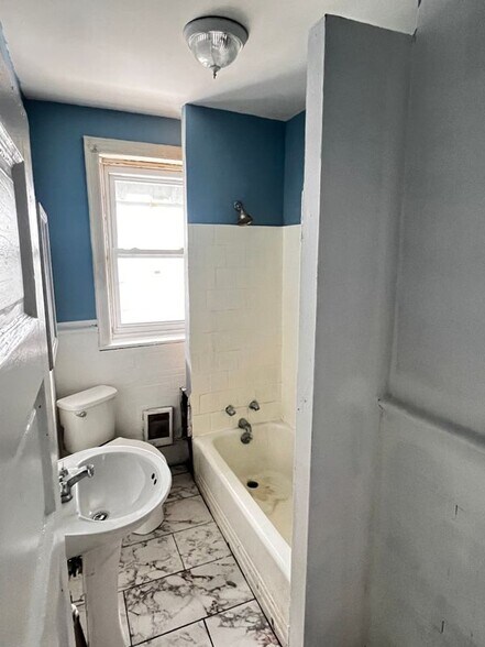 Building Photo - 211 S 53rd St