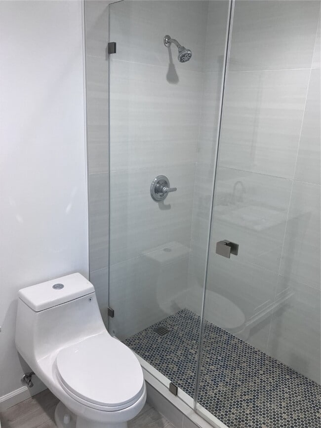 Building Photo - 9022 Hyde Park Dr