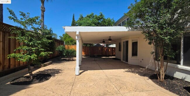 Building Photo - 988 Chamomile Ln