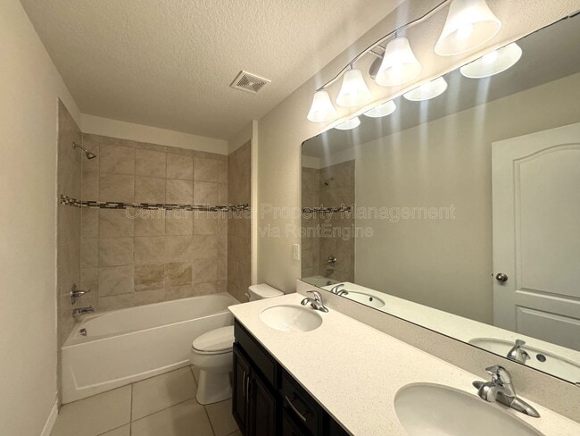 Building Photo - 590 Prospect Point