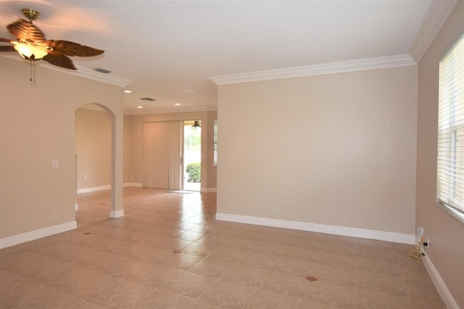 Building Photo - 10395 Little Mustang Way