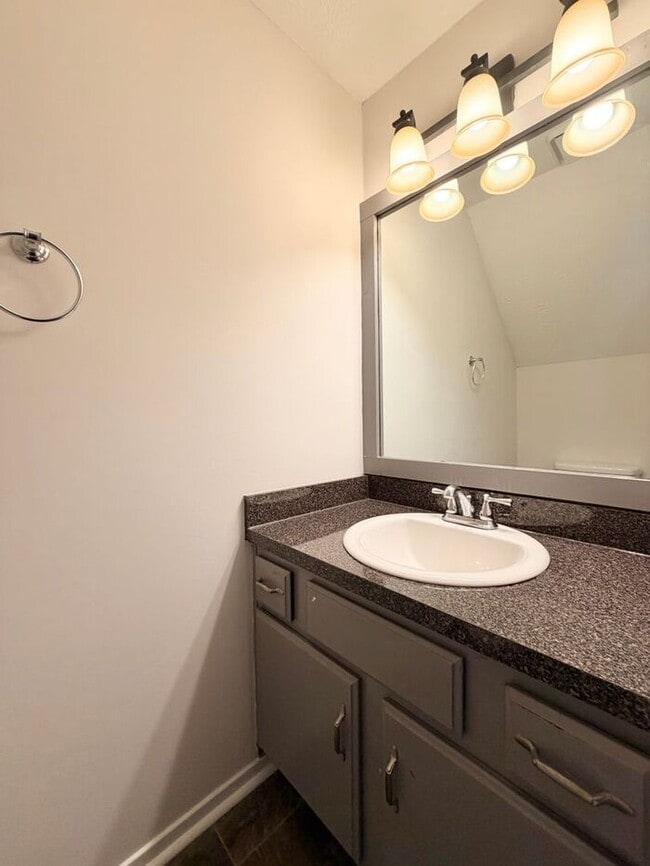 Building Photo - Gorgeous Doraville 2 Bed-2.5 Bath Townhouse, Roommate Floor plan!