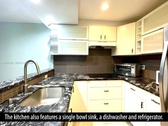 Building Photo - 892 SW 9th St Cir