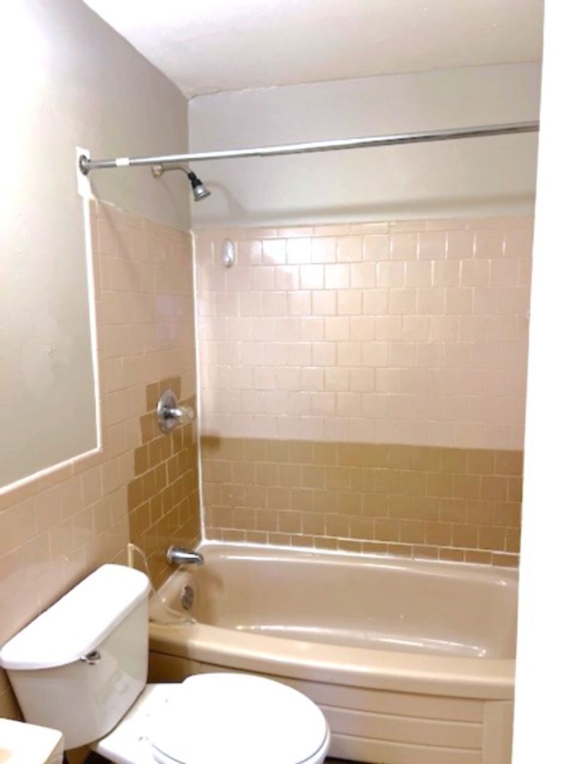 Building Photo - 13 Bissell St