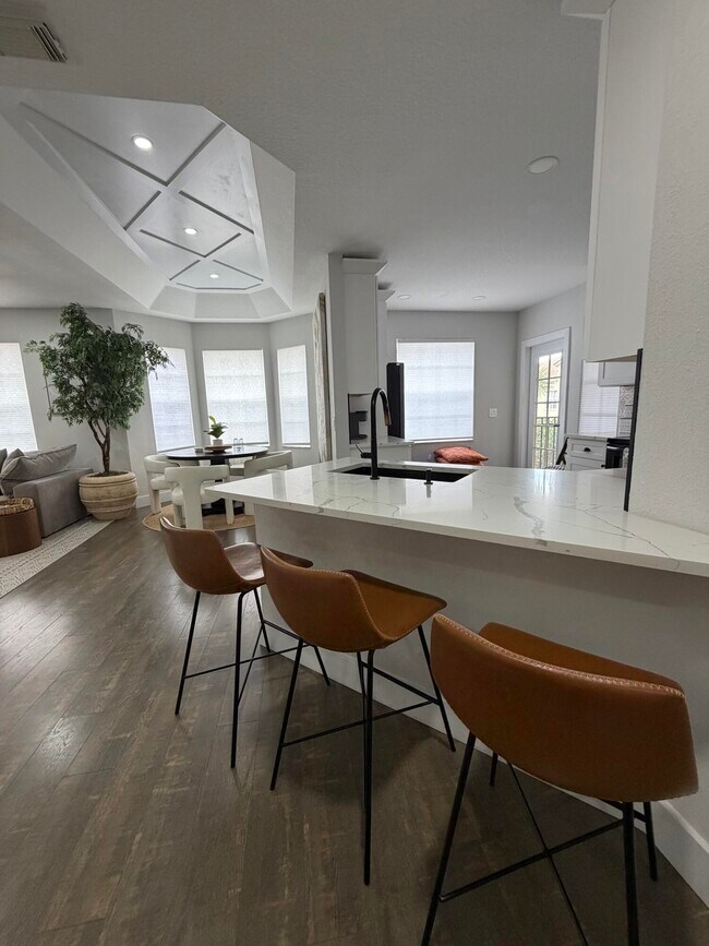 Building Photo - 1910 Belmont Pl