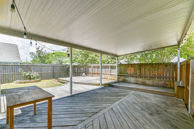 Building Photo - 5821 Guadalupe Dr