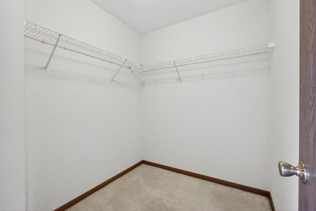 Building Photo - Charming 3 Bedroom with Garage!