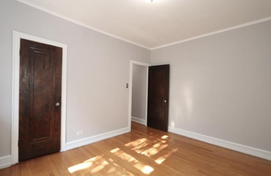 Master bed view - 224 N Oak Park Ave