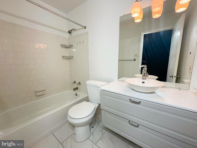 Building Photo - 8202 Ashford Blvd