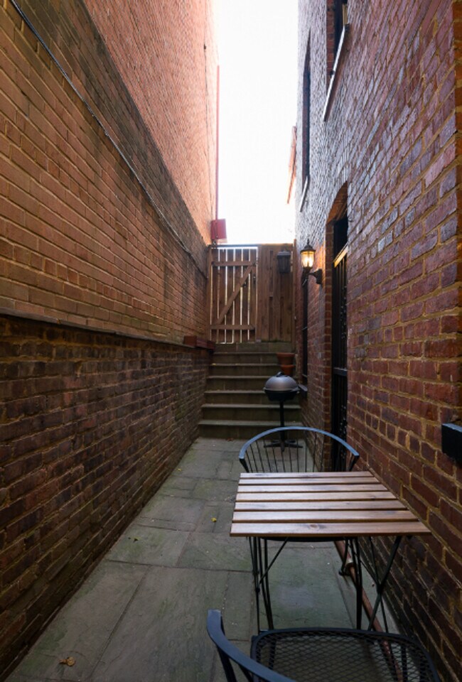 Building Photo - 1738 19th St NW
