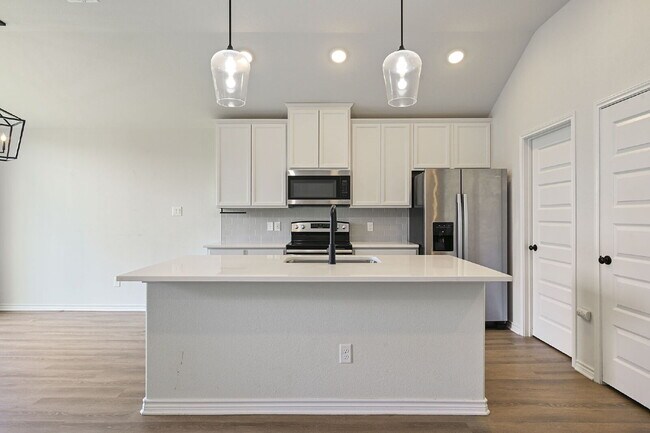 Building Photo - Immediate Move in - 3 Bedroom, 2 Bathroom Home in Rudder Pointe with Open Concept