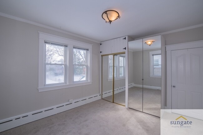 Building Photo - 3043 Pinewood Ave