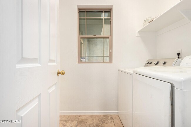 Building Photo - 9130 W Cypress St