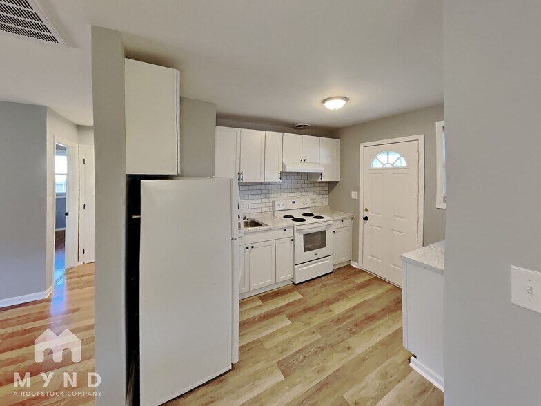 Building Photo - 2519 Ponderosa Dr