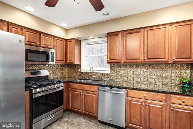 Building Photo - 29 Anita Dr