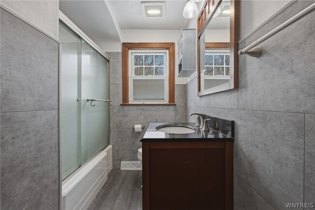 Building Photo - 3667 Fuller Ave